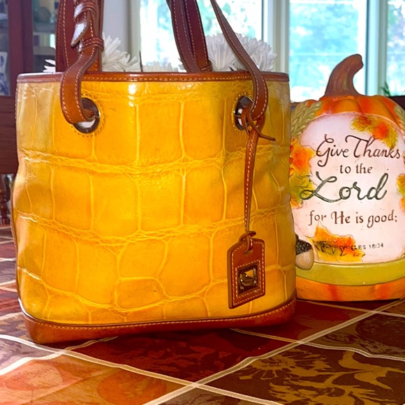 Dooney & Bourke Handbags - Vintage Dooney & Bourke rare yellow gator embossed leather tote bucket b…